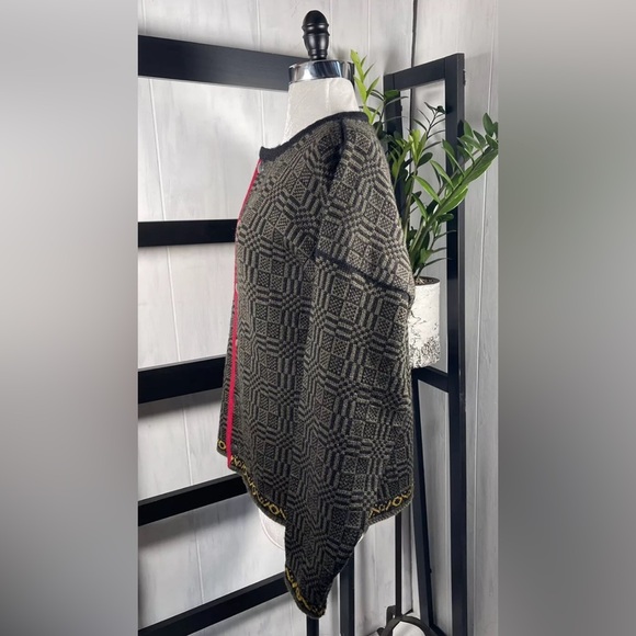 Oleana Made In Norway 100% Soft Wool Geometric Cardigan, Size Medium, New, $550 - Picture 3 of 10